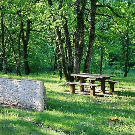 Du Clos De La Dame Couette-café Saint-Genies